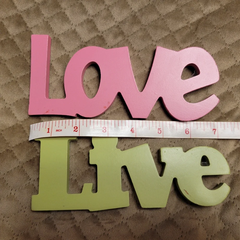 wood‎ live love 2 piece decor pink green